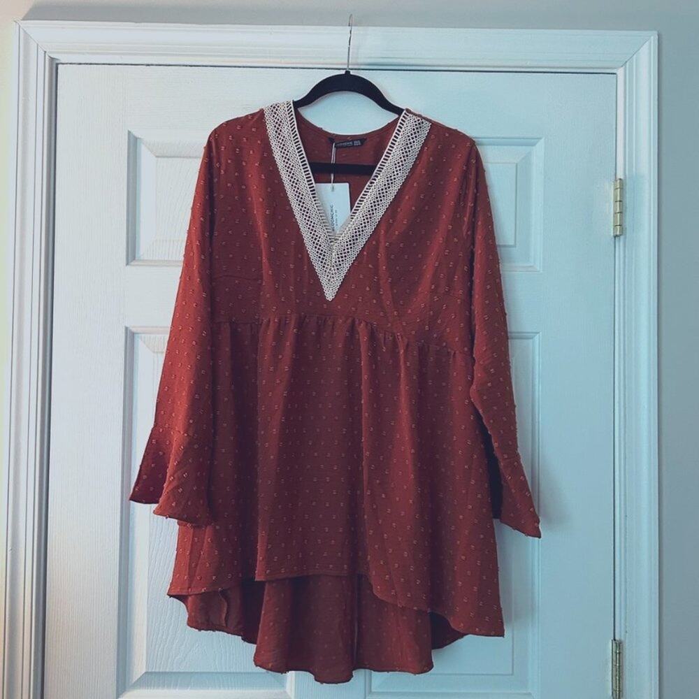 NWT BloomChic Rust Orange Swiss Dot Crocheted Neckline Top, Sz 14/16 (1X)
